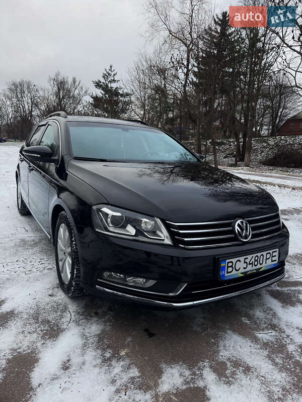 Універсал Volkswagen Passat 2013 в Дрогобичі
