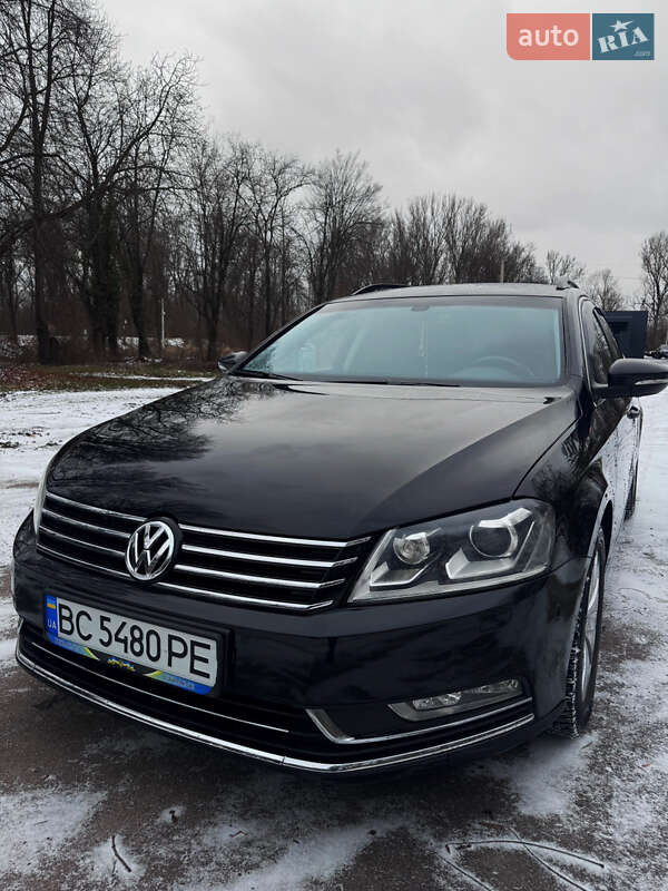 Універсал Volkswagen Passat 2013 в Дрогобичі