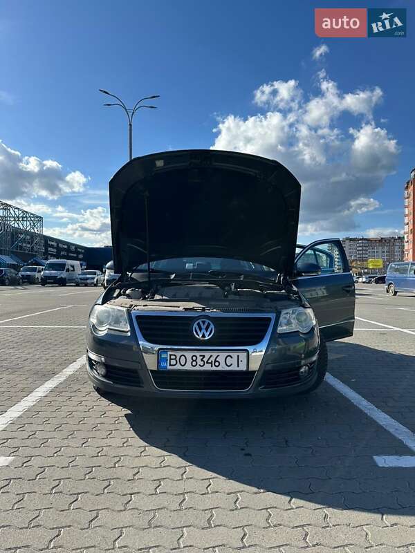 Седан Volkswagen Passat 2009 в Івано-Франківську