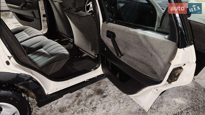 Універсал Volkswagen Passat 1993 в Лисянці