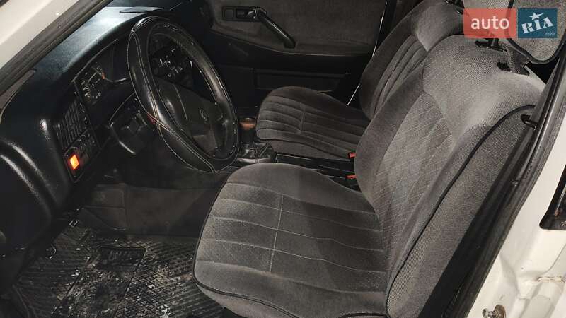 Універсал Volkswagen Passat 1993 в Лисянці