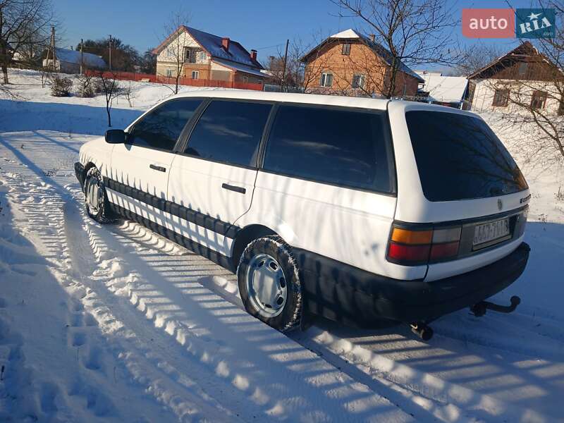 Універсал Volkswagen Passat 1992 в Монастириській