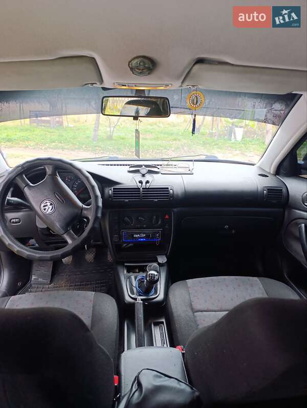 Універсал Volkswagen Passat 1997 в Новояворівську