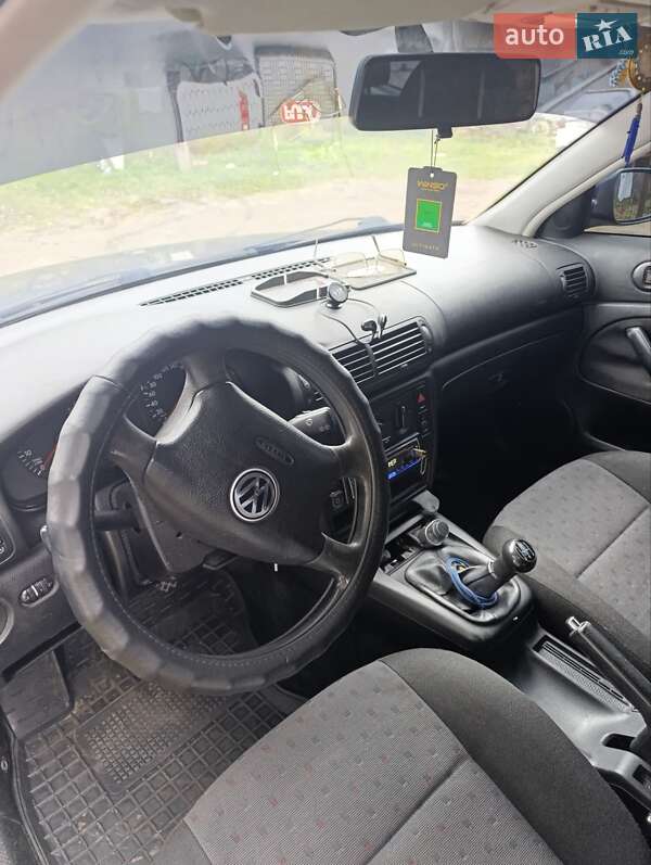 Універсал Volkswagen Passat 1997 в Новояворівську