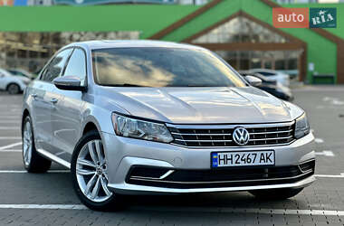 Седан Volkswagen Passat 2018 в Одессе