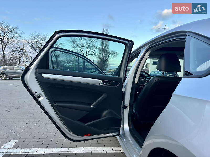 Седан Volkswagen Passat 2018 в Одессе