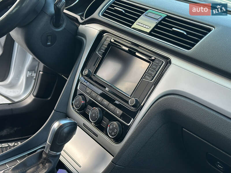 Седан Volkswagen Passat 2018 в Одессе