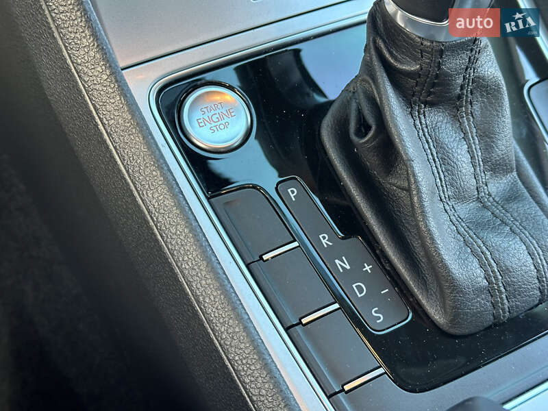 Седан Volkswagen Passat 2018 в Одессе