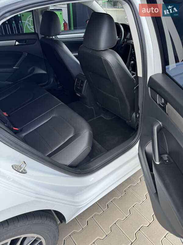 Седан Volkswagen Passat 2020 в Одессе