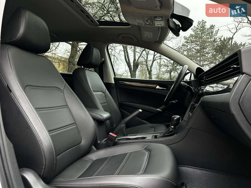 Седан Volkswagen Passat 2021 в Николаеве