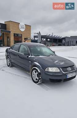 Седан Volkswagen Passat 2001 в Рованцах