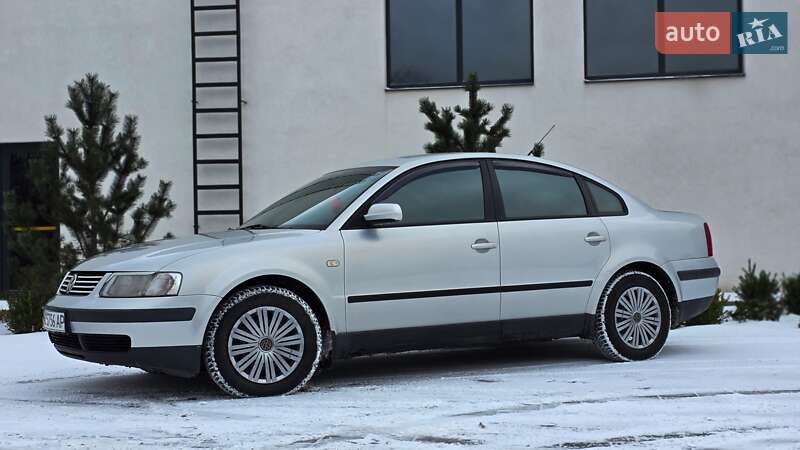 Седан Volkswagen Passat 1997 в Луцке