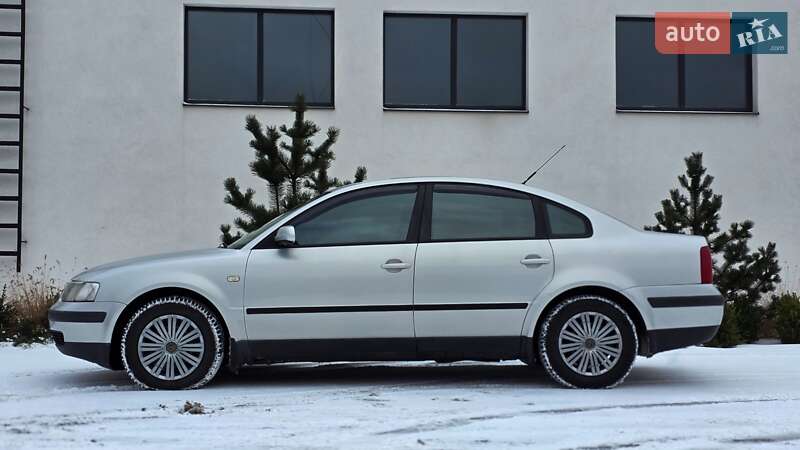 Седан Volkswagen Passat 1997 в Луцке