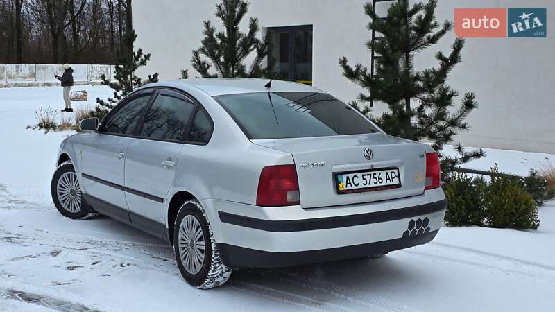 Седан Volkswagen Passat 1997 в Луцке