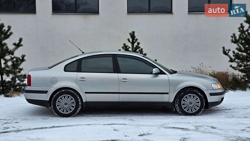 Седан Volkswagen Passat 1997 в Луцке
