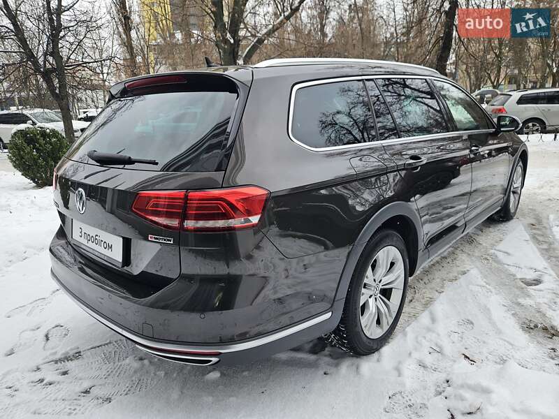 Универсал Volkswagen Passat 2018 в Киеве