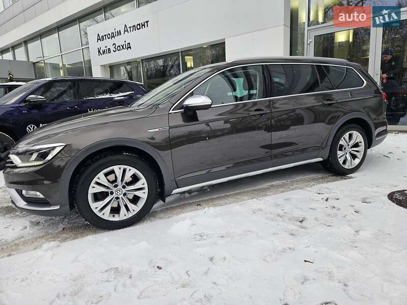 Универсал Volkswagen Passat 2018 в Киеве