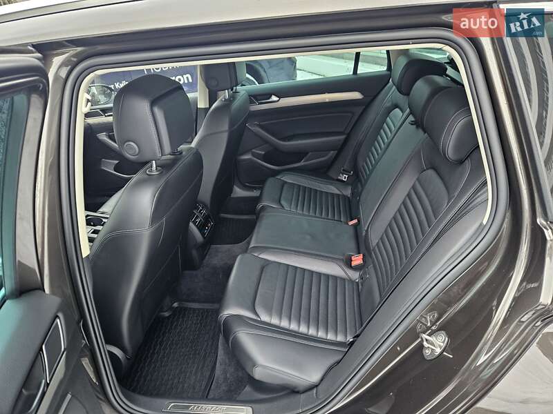 Универсал Volkswagen Passat 2018 в Киеве