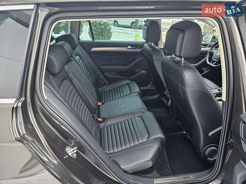 Универсал Volkswagen Passat 2018 в Киеве