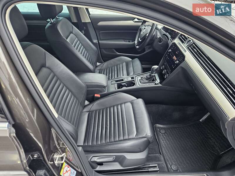 Универсал Volkswagen Passat 2018 в Киеве