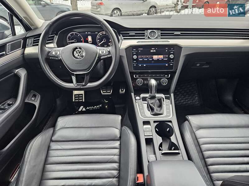 Универсал Volkswagen Passat 2018 в Киеве