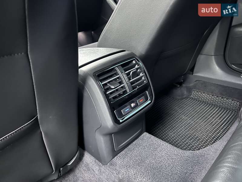 Універсал Volkswagen Passat 2017 в Житомирі