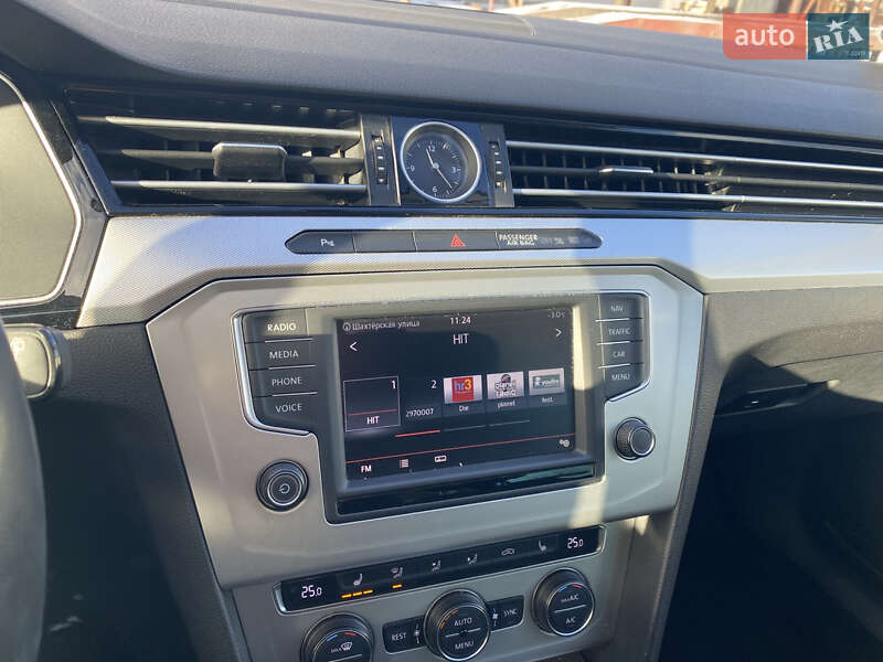 Универсал Volkswagen Passat 2015 в Нововолынске