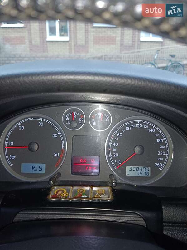 Універсал Volkswagen Passat 2001 в Путивлі