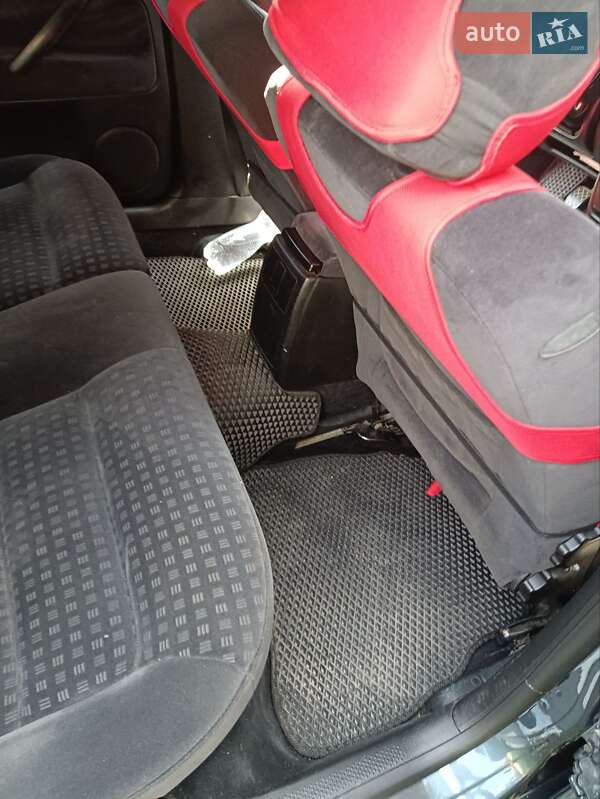 Універсал Volkswagen Passat 2001 в Путивлі