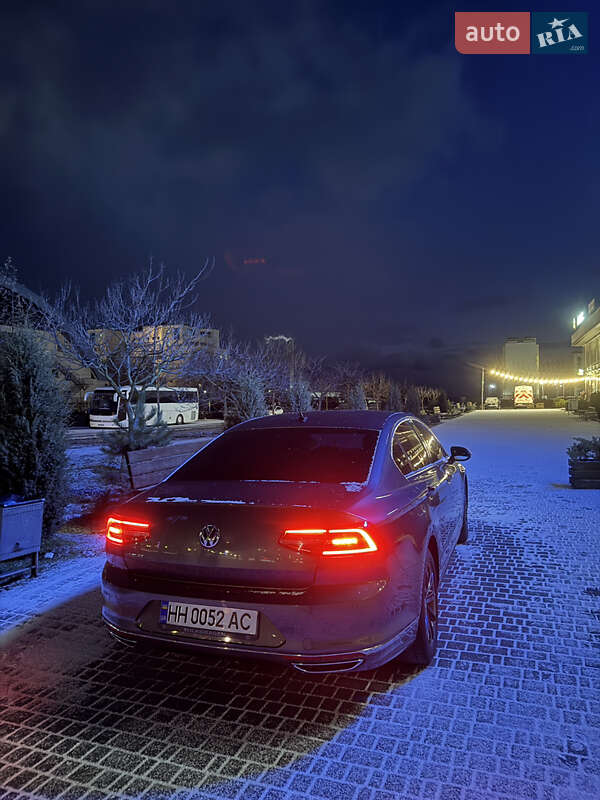 Седан Volkswagen Passat 2016 в Южном