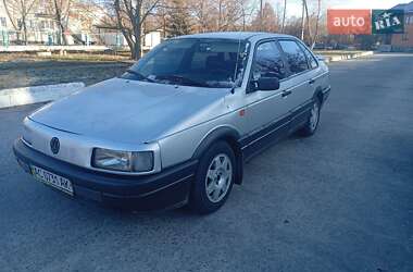 Седан Volkswagen Passat 1991 в Вараші