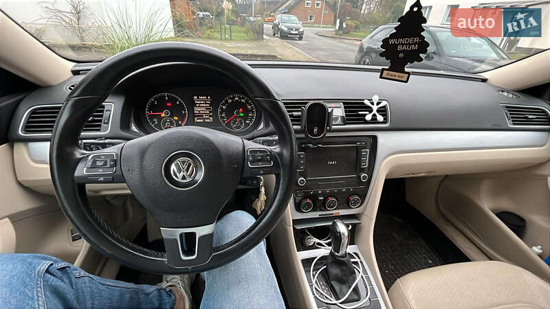 Седан Volkswagen Passat 2013 в Виннице