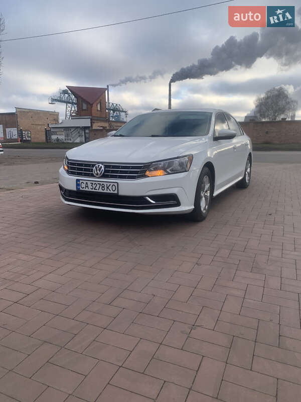 Седан Volkswagen Passat 2017 в Черкассах