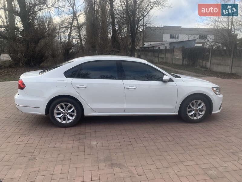 Седан Volkswagen Passat 2017 в Черкассах