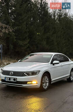 Седан Volkswagen Passat 2015 в Умани