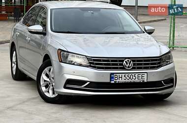 Седан Volkswagen Passat 2015 в Одессе