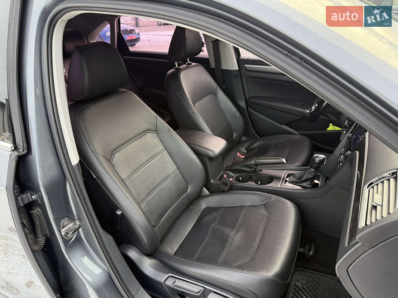 Седан Volkswagen Passat 2017 в Луцке