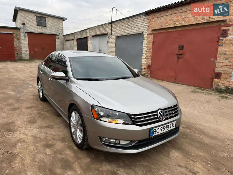 Седан Volkswagen Passat 2011 в Луцьку