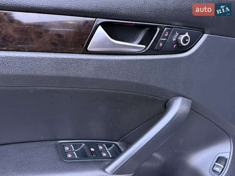 Седан Volkswagen Passat 2014 в Стрые