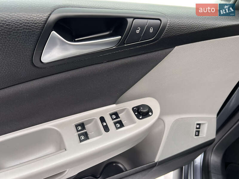 Универсал Volkswagen Passat 2009 в Луцке