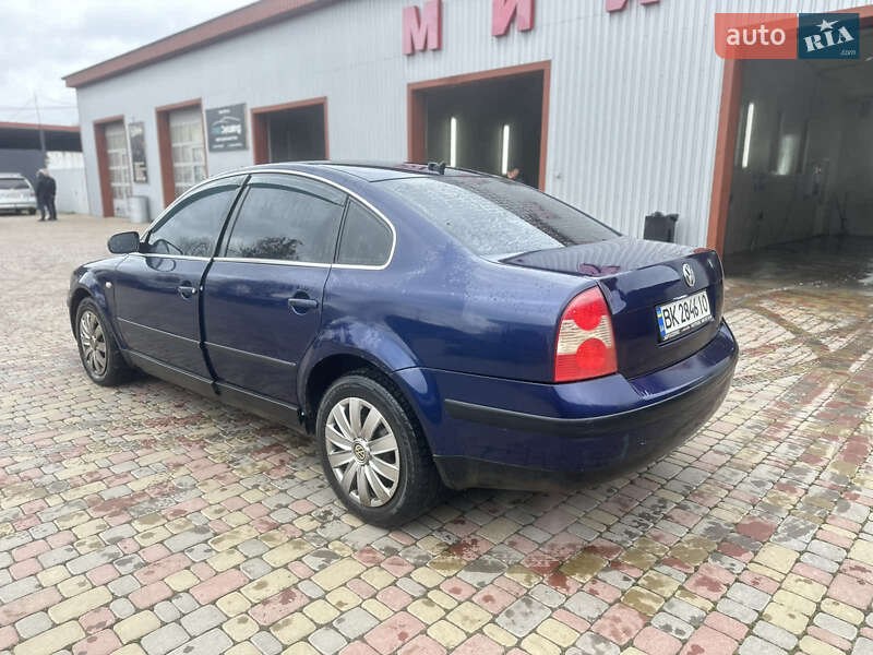 Седан Volkswagen Passat 2002 в Березному