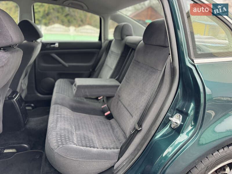 Седан Volkswagen Passat 2001 в Дубно