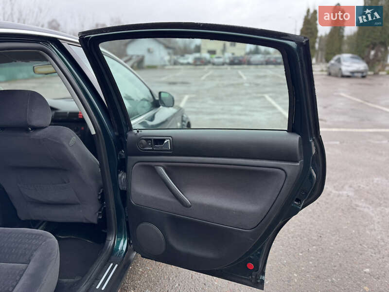 Седан Volkswagen Passat 2001 в Дубно