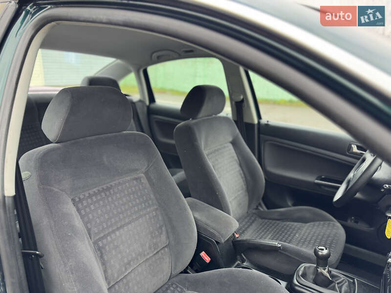 Седан Volkswagen Passat 2001 в Дубно