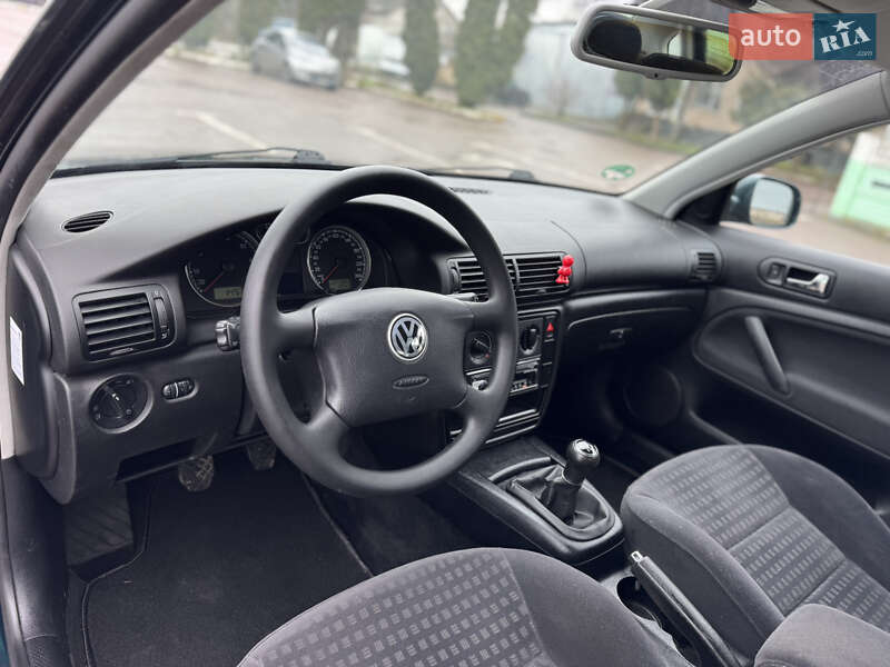 Седан Volkswagen Passat 2001 в Дубно