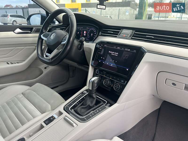 Седан Volkswagen Passat 2020 в Львові