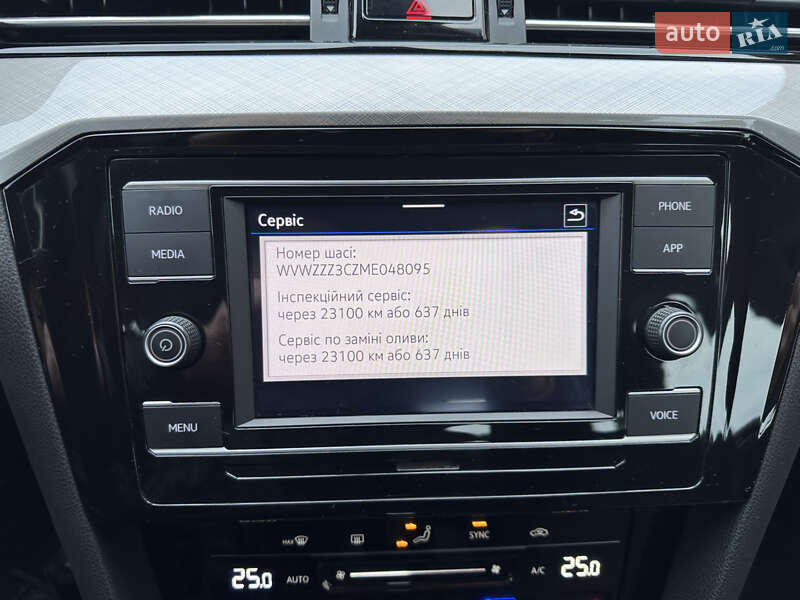 Седан Volkswagen Passat 2020 в Ужгороді