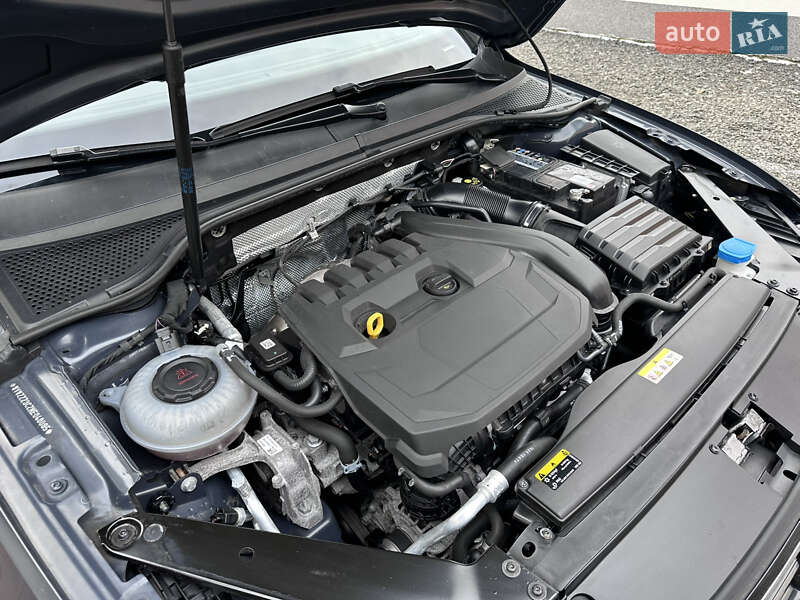 Седан Volkswagen Passat 2020 в Ужгороді