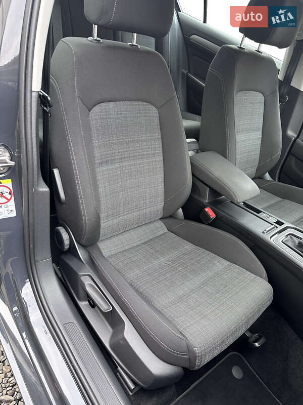 Седан Volkswagen Passat 2020 в Ужгороді