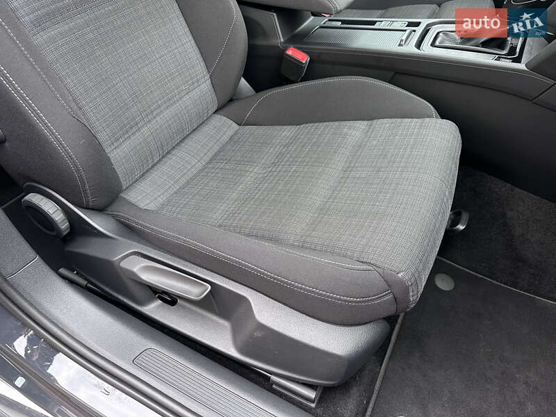 Седан Volkswagen Passat 2020 в Ужгороді